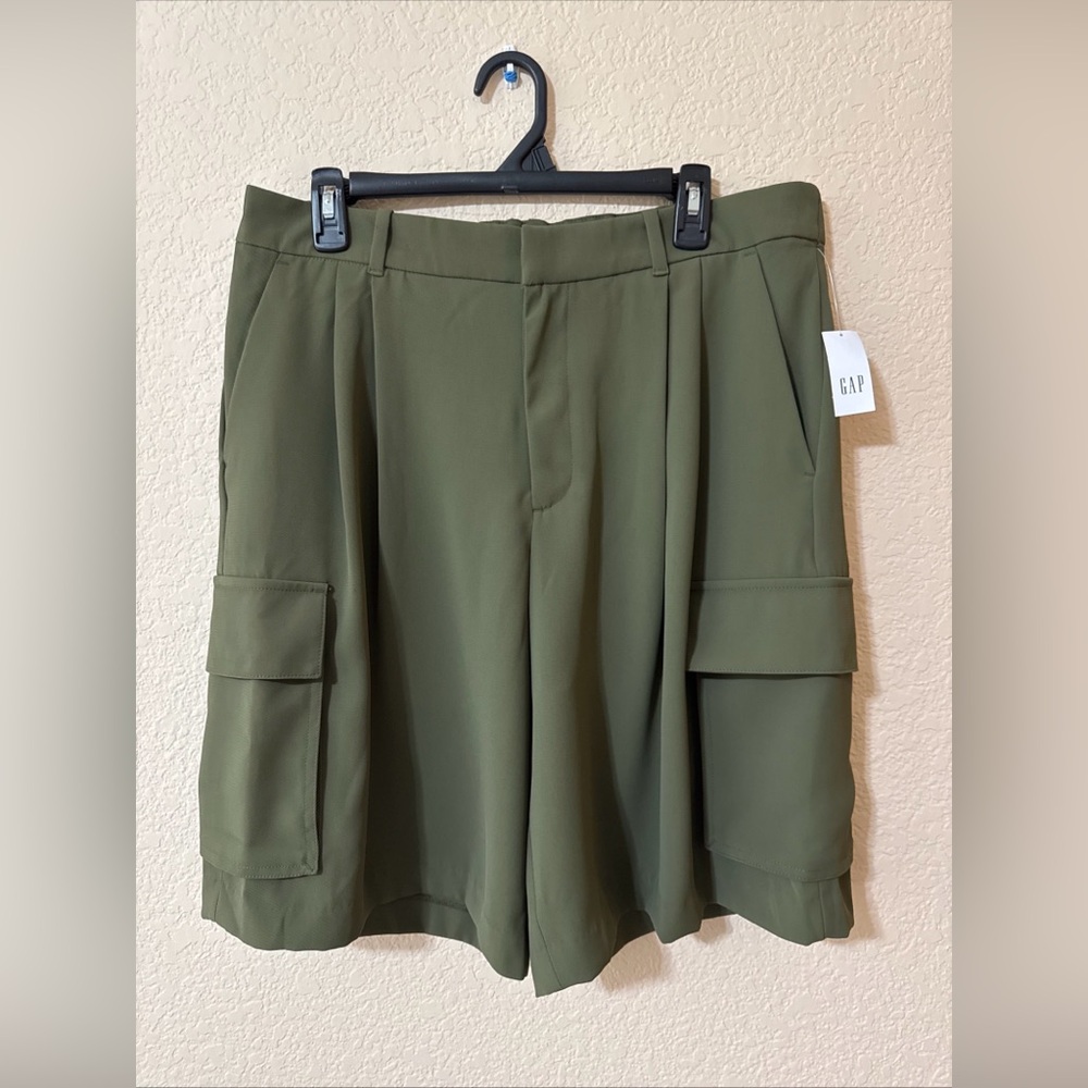 NWT Gap for Good Olive Green Buggy Cargo Chino Shorts Women’s Size L Pockets 10"